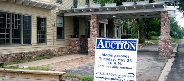 Tonganoxie Cafe That Inspired Bus Stop Has New Owner Ljworld The Amanna Elan Hotel In Tonganoxie Was Sold An Internet Auction On Tuesday