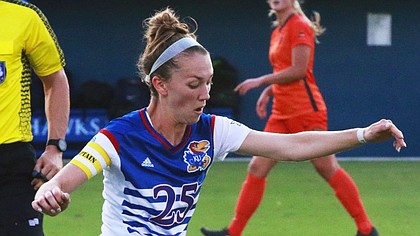 Senior forward Grace Hagan dribbles the ball at midfield during a match against Pepperdine on Friday, Aug. 17, 2018.