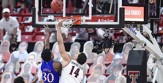 Ochai Agbaji offers the winner of the game, the number 5 in Kansas eliminates the number 14 Texas Tech in the opening Big 12