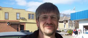 Photo of Kelly Howell