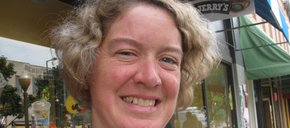 Photo of Elizabeth Leonard