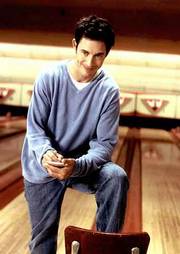 Tom Cavanagh portrays Ed Stevens, a lawyer who gives up life in the
big city and goes back to his hometown to run a bowling alley, in
the Wednesday night NBC comedy series "Ed."