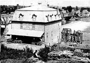 The Kansas River's influence on Lawrence goes back to the city's
founding and to 1879 when the Douglas County Mills were at the
height of operation. Today, the Bowersock Mills and Power Co. and
city hall are located on the mill grounds, along the river's south
bank.