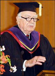 U.S. pioneering TV commentator Walter Cronkite delivers a
commemorative speech during his honorary doctorate conferment
ceremony at Tokyo's Waseda University.