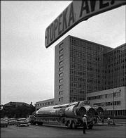 A U.S. Air Force Atlas Intercontinental Ballistic Missile makes its
way down a main thoroughfare in Topeka in 1962 on the way to a
launch site southwest of the city. In the early '60s, there were 19
Atlas missile sites in Kansas, all armed with nuclear warheads.
Some were rated at 4 megatons, 250 times more powerful than the
bomb dropped on Hiroshima. Missouri was home to 150 Minuteman II
missiles. All sites were active around the clock. Senior editor
Bill Snead was a photographer for the Topeka Capital-Journal when
this photo was taken.