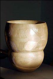 A large pot by Jane Osti of Tahlequah, Okla., won the Best of Show
Award in the three-dimensional category.
