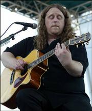 Warren Haynes of Gov&squot;t Mule performed a rare solo acoustic set at
Alpine Valley Music Theatre in East Troy, Wis. on August 4th of
this year. Haynes appeared as part of "Terrapin Station, the
Grateful Dead Family Reunion."