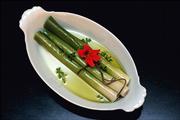 Marinated Leeks in Lemon Vinaigrette make an elegant appearance on a platter. A kissing cousin of garlic and onion, with a sweeter and more subdued flavor, the leek is eminently versatile, though underappreciated, at least in America.