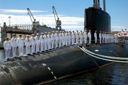 na_bw_APTOPIX_Submarine_Commiss_t440.jpg