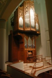 Kansas University's Bales Organ Recital Hall, which is 10 years old, was a joint effort of an architect, acoustician, organ builder, organ faculty and university representatives. The venue is perfectly constructed for organ music.
