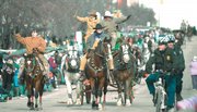 One hundred entries are expected in the 2007 Old-Fashioned Christmas Parade, including a six-horse hitch of Clydesdales that also will appear in the Macy's Thanksgiving Day Parade.