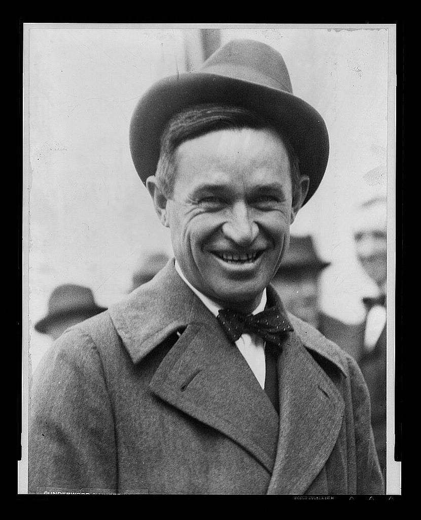a biography of will rogers a humorist performer and social commentator Portal:oklahoma/selected biography winning american country music singer and performer cherokee-american cowboy, comedian, humorist, social commentator. a biography of will rogers a humorist performer and social commentator Portal:oklahoma/selected biography winning american country music singer and performer cherokee-american cowboy, comedian, humorist, social commentator.