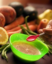 Depending on your baby’s particular tastes, a healthy and tasty meal can be made by pureeing many kinds of vegetables, fruits or various combinations of the two.