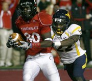 Cincinnati wide receiver Armon Binns, left, makes a touchdown catch against West Virginia’s Brandon Hogan. Cincinnati won, 24-21, on Friday night in Cincinnati.