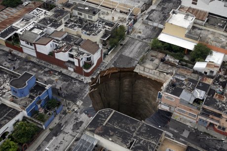 World Sinkholes on The Day In Photos  June 3  2010   Ljworld Com