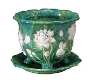 This majolica jardiniere with water lilies is marked “Minton.” It was made in the late 19th century. The bowl is 9 3/4 inches in diameter and sold for $633 at a Brunk auction in Asheville, N.C.