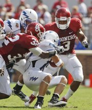 Oklahoma defensive back Jonathan Nelson, right, moves in to aid cornerback Jamell Fleming, left, with a tackle of Air Force wide receiver Jonathan Warzeka, center, in the Sooners’ victory Saturday in Norman, Okla. Oklahoma will play its first road game on Saturday in Cincinnati.