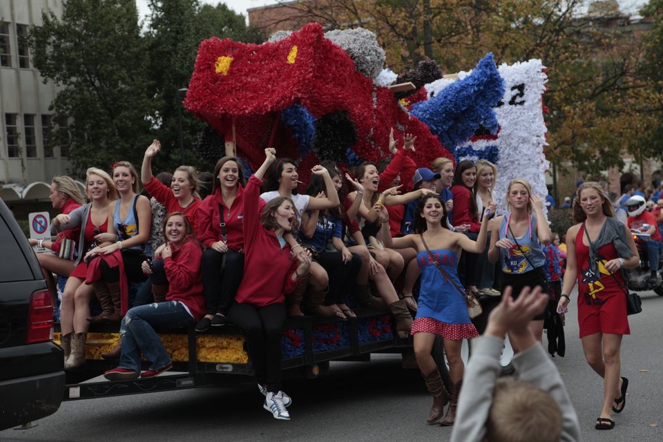 2010 KU parade