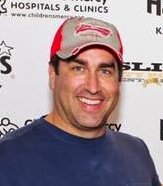 Actor and KU alumnus Rob Riggle will join actors Paul Rudd and Jason Sudeikis in hosting a poker tournament to raise money for Children's Mercy Hospital.