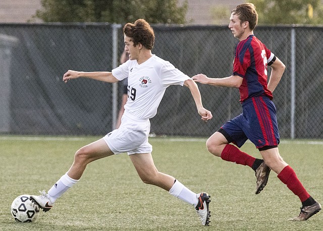 يوتيوب+فضائح+الممثلين Photo: Free State High junior Jared Lieberman (19) gets out ...