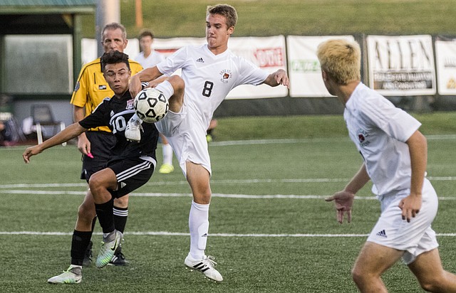 يوتيوب+فضائح+الممثلين Photo: Free State High junior Nicholas Howard (8) gets in ...