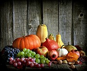 It can be hard to pick healthy options on Thanksgiving, but remember that fresh produce is a good choice.
