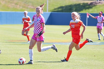 Senior forward Grace Hagan makes a pass to defender Elise Reina late in the second half. Kansas fell 2-1 to No. 15 Oklahoma State Sunday afternoon.