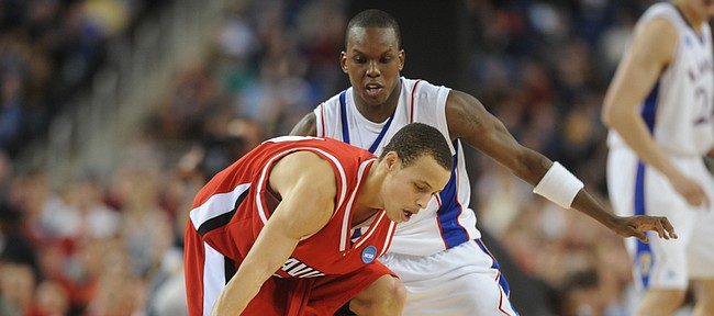 Kansas' Russell Robinson defends Davidson's Stephen Curry on Sunday, March 30, 2008 in Detroit, Mich.