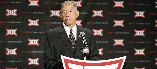 Big 12 commissioner Bob Bowlsby addresses attendees during Big 12 media day, Monday, July 18, 2016, in Dallas. (AP Photo/Tony Gutierrez)