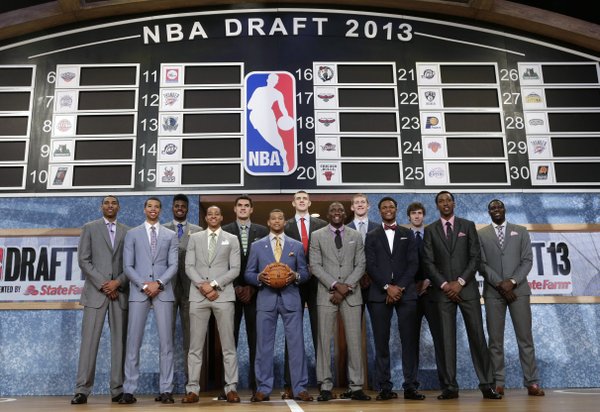 Members of the 2013 NBA basketball draft class pose together before the first round of the draft, Thursday, June 27, 2013, in New York.