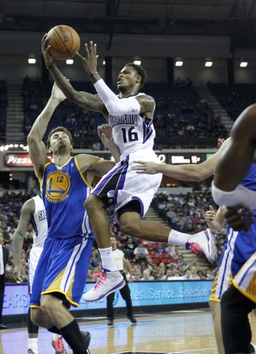 Sacramento Kings guard Ben McLemore, right, drives to the basket against Golden State Warriors center Andrew Bogut, of Australia during the fourth quarter of an NBA preseason basketball game in Sacramento, Calif., Wednesday, Oct. 23, 2013. The Kings won 91-90.(AP Photo/Rich Pedroncelli) 