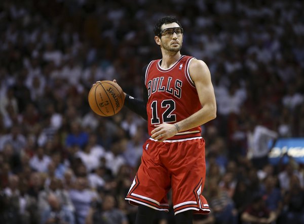 Chicago Bulls' Kirk Hinrich during the second half of a NBA basketball game in Miami, Tuesday, Oct. 29, 2013. The Heat won 107-95. (AP Photo/J Pat Carter) 