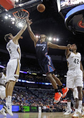 Charlotte Bobcats point guard Ramon Sessions (7) goes to the basket between New Orleans Pelicans center Jeff Withey (5) and forward Lance Thomas (42) in the second half of an NBA basketball game in New Orleans, Saturday, Nov. 2, 2013. The Pelicans won 105-84. (AP Photo/Gerald Herbert) 