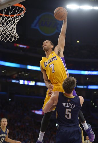 Los Angeles Lakers forward Xavier Henry, top, goes up for a dunk as New Orleans Pelicans center Jeff Withey defends during the second half of an NBA basketball game, Tuesday, Nov. 12, 2013, in Los Angeles. (AP Photo/Mark J. Terrill) 
