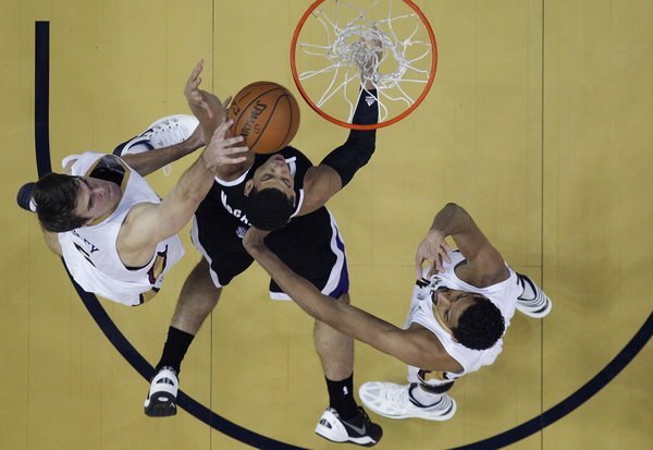 Sacramento Kings point guard Ray McCallum drives to the basket between New Orleans Pelicans center Jeff Withey, left, and center Alexis Ajinca, in the second half of an NBA basketball game in New Orleans, Tuesday, Jan. 21, 2014. The Kings won 114-97. (AP Photo/Gerald Herbert)