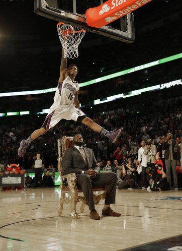 Ben McLemore of the Sacramento Kings dunks the ball as he flies over former NBA player Shaquille O'Neal during the skills competition at the NBA All Star basketball game, Saturday, Feb. 15, 2014, in New Orleans. (AP Photo/Gerald Herbert)
