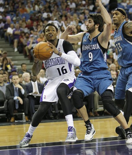 Sacramento Kings guard Ben McLemore (16) drives the the basket against Minnesota Timberwolves guard Ricky Rubio (9) during the second half of an NBA basketball game in Sacramento, Calif., on Sunday, April 13, 2014. The Kings won 106-103.(AP Photo/Steve Yeater)