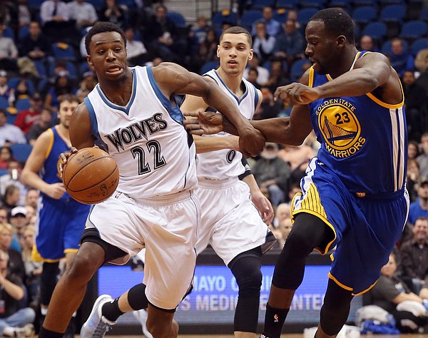 Minnesota Timberwolves’ Andrew Wiggins, left, races down court as Golden State Warriors’ Draymond Green gives chase in the first quarter of an NBA basketball game, Wednesday, Feb. 11, 2015, in Minneapolis. (AP Photo/Jim Mone)
