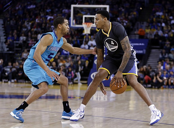Golden State Warriors' Brandon Rush, right, drives the ball against Charlotte Hornets' Kemba Walker during the second half of an NBA basketball game Saturday, Nov. 15, 2014, in Oakland, Calif. The Warriors won 112-87. (AP Photo/Ben Margot)
