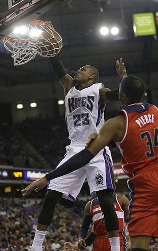 Sacramento Kings guard Ben McLemore, left, stuffs as Washington Wizards forward Paul Pierce, right, looks on during the second half of an NBA basketball game in Sacramento, Calif., Sunday, March 22, 2015. The Kings won 109-86. (AP Photo/Rich Pedroncelli)
