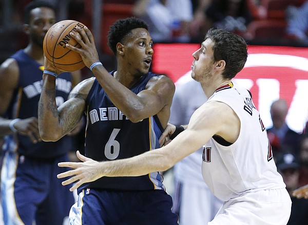 Memphis Grizzlies guard Mario Chalmers (6) looks for an open teammate past Miami Heat guard Goran Dragic (7) during the second half of an NBA basketball game, Sunday, Dec. 13, 2015, in Miami. Chalmers, playing against Miami as an opponent for the first time since being traded to Memphis last month, finished with 12 for the Grizzlies as the Heat defeated the Grizzlies 100-97. (AP Photo/Wilfredo Lee)