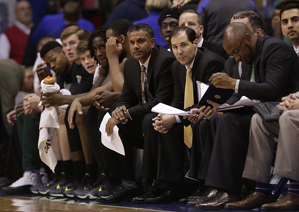 Baylor head coach Scott Drew and the Bears' bench watch with moments remaining during the second half, Saturday, Jan. 2, 2016 at Allen Fieldhouse.