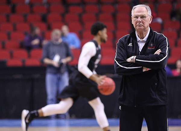 Austin Peay head coach Dave Loos watches over the Governors' practice on Wednesday, March 16, 2016 at Wells Fargo Arena in Des Moines, Iowa. The Jayhawks will take on the Governors Thursday.