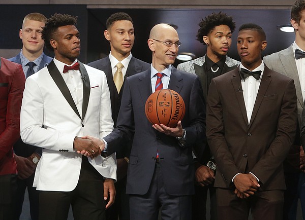 NBA Commissioner Adam Silver, center, poses for photos with prospective NBA draft picks Buddy Hield, left, Kris Dunn, right, Ben Simmons, third from left, and Brandon Ingram, second from right, before the NBA basketball draft, Thursday, June 23, 2016, in New York. (AP Photo/Frank Franklin II)