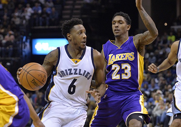 Memphis Grizzlies guard Mario Chalmers (6) controls the ball against Los Angeles Lakers guard Louis Williams (23) during the second half of an NBA basketball game Wednesday, Feb. 24, 2016, in Memphis, Tenn. (AP Photo/Brandon Dill)