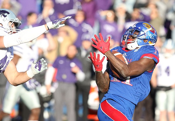 Kansas wide receiver Steven Sims Jr. (11) pulls in a deep touchdown catch during the fourth quarter on Saturday, Oct. 28, 2017 at Memorial Stadium.